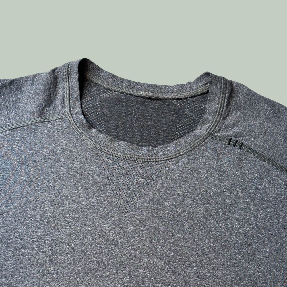 Lululemon T-Shirt Mens M Metal Vent Tech Heathered Grey Short Sleeve Athletic